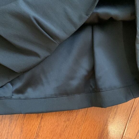 White House/Black Market size 4 black dress with built in bra - Picture 4 of 9